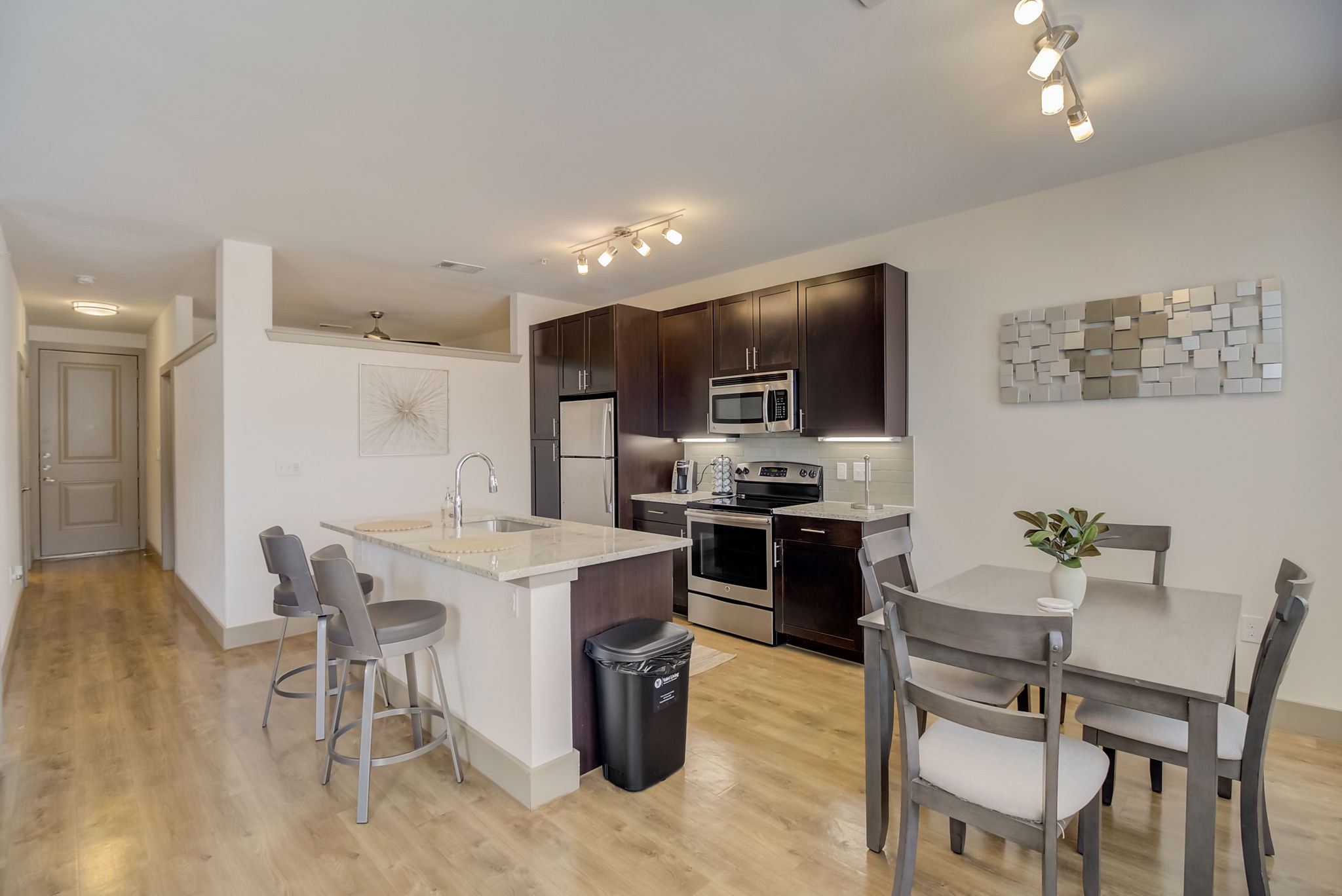Loft and Row Image 12